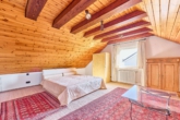 Stilvolles Einfamilienhaus mit Gartenidylle und Wohlfühlatmosphäre - Schlafzimmer