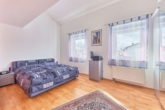 Stadtnah & naturnah leben – familienfreundliches Reihenendhaus mit Hobbyraum und schönem Garten - Schlafzimmer