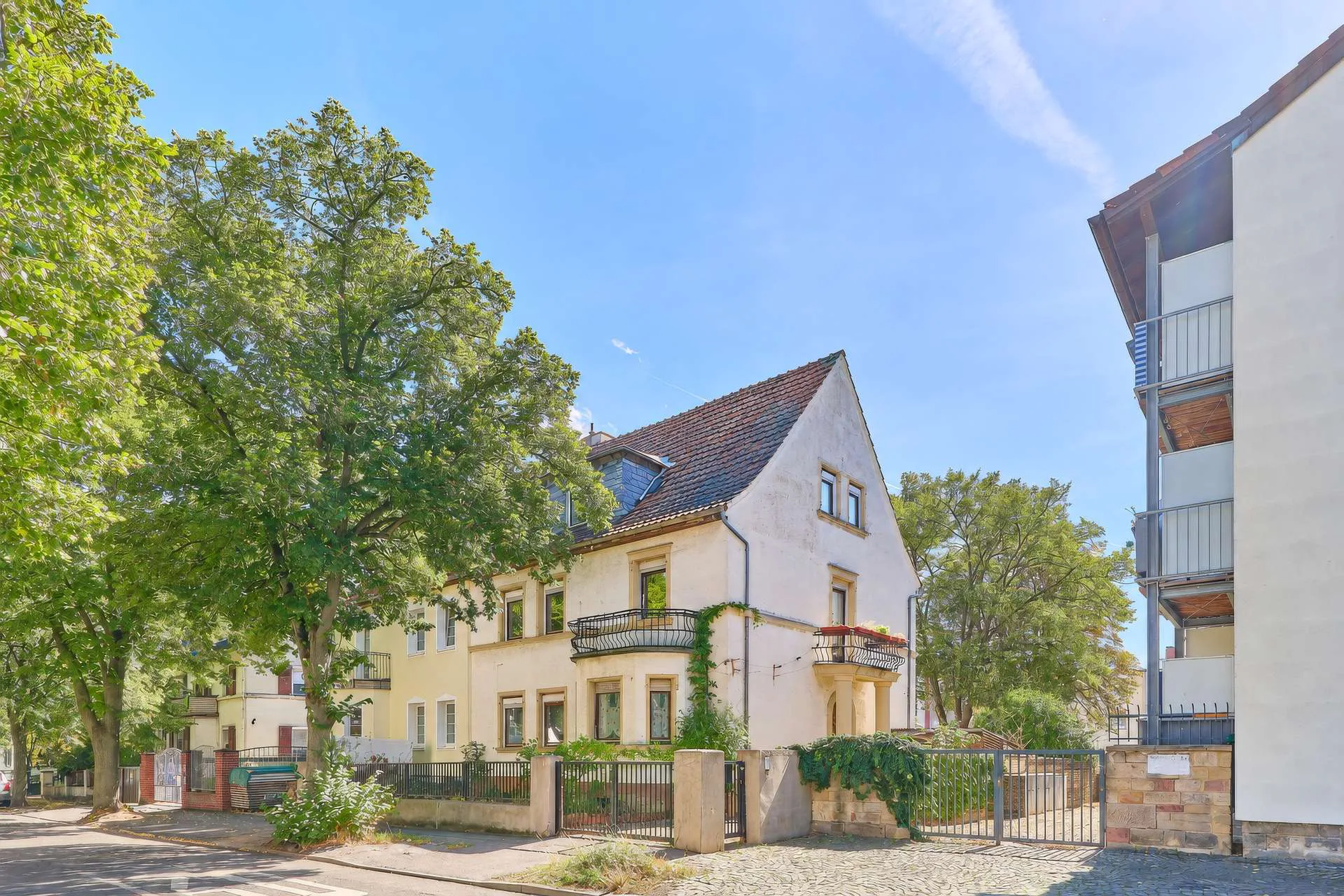 Doppelhaushälfte mit Altbaucharme auf 3 Etagen, großzügigem Raumangebot & kleinem Garten, 67433 Neustadt an der Weinstraße, Doppelhaushälfte