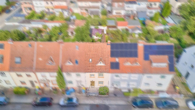 Charmantes Reihenmittelhaus mit Entwicklungspotenzial in Mannheim - Drohnenaufnahme