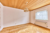Charmantes Reihenmittelhaus mit Entwicklungspotenzial in Mannheim - Schlafzimmer
