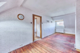 Charmantes Reihenmittelhaus mit Entwicklungspotenzial in Mannheim - Schlafzimmer