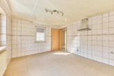 Lichtdurchflutetes Einfamilienhaus mit schöner Dachterrasse und natürlichem Garten - Küche