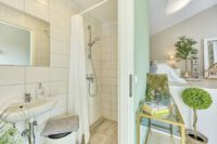 Wohnen mit Charme & Komfort - Designhaus mit Garten und Outdoor-Oase - Duschbad_Anbau