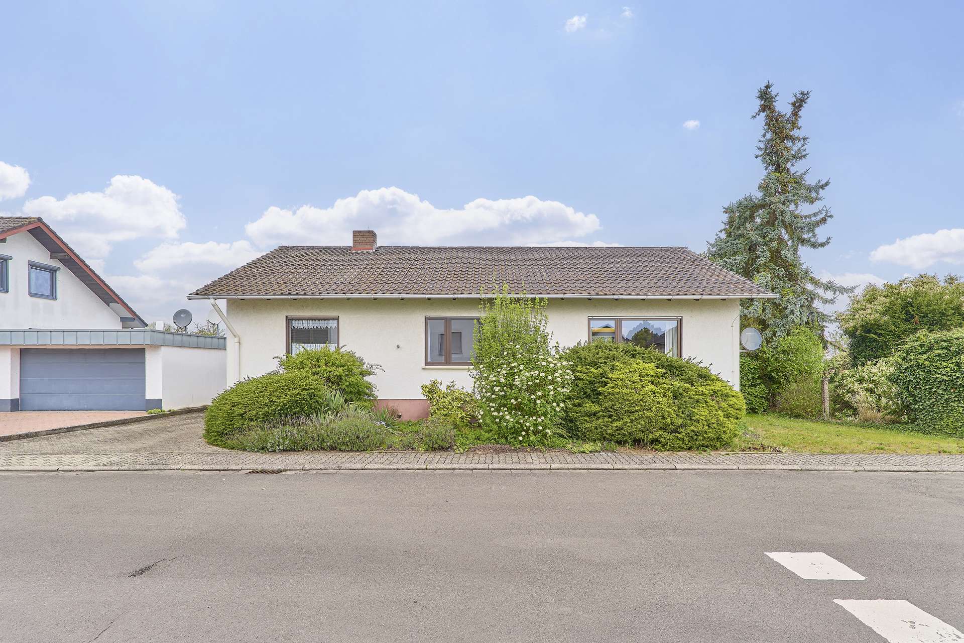 Winkelbungalow in idyllischer Lage mit viel Licht & Raum für individuelle Gestaltung, 67361 Freisbach, Bungalow