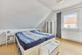 30er-Jahre-Einfamilienhaus mit traumhaftem Garten in toller Weinbergrandlage - Schlafzimmer