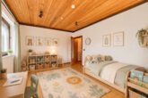 Retro-Charme trifft Raumwunder - Einfamilienhaus mit Wintergarten & großem Außenbereich - Zimmer (digitales staging)