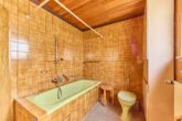 Retro-Charme trifft Raumwunder - Einfamilienhaus mit Wintergarten & großem Außenbereich - Bad