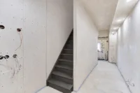 Seltene Gelegenheit: Zwei Häuser auf weitläufigem Grundstück am Feldrand - Treppenaufgang_Neubau