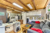 Seltene Gelegenheit: Zwei Häuser auf weitläufigem Grundstück am Feldrand - Wohnbereich_Ferienwohnung
