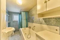 Seltene Gelegenheit: Zwei Häuser auf weitläufigem Grundstück am Feldrand - Badezimmer_Bestandshaus