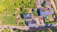 Seltene Gelegenheit: Zwei Häuser auf weitläufigem Grundstück am Feldrand - Drohnenaufnahme