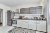 Direkt bezugsfertig: renovierte 2-Zimmer-Wohnung mit Balkon - Küche