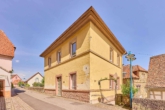 Einzigartige Gelegenheit: Wohnhaus & historische Schule in der Südpfalz - Außenansicht Schule