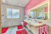 Vielseitiges Wohnhaus mit besonderem Raumkonzept, schönem Garten & Einliegerwohnung - Badezimmer