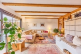 Vielseitiges Wohnhaus mit besonderem Raumkonzept, schönem Garten & Einliegerwohnung - Wohnzimmer