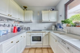 Vielseitiges Wohnhaus mit besonderem Raumkonzept, schönem Garten & Einliegerwohnung - Küche