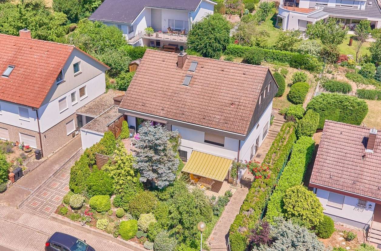Vielseitiges Wohnhaus mit besonderem Raumkonzept, schönem Garten & Einliegerwohnung, 67434 Neustadt an der Weinstraße, Zweifamilienhaus