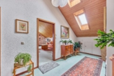 Vielseitiges Wohnhaus mit besonderem Raumkonzept, schönem Garten & Einliegerwohnung - Flur OG