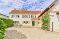 Freistehendes Landhaus mit separatem Gästezimmer in ruhiger Lage - Hof