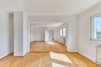 Naturnahes Wohnhaus mit separatem Gästezimmer in ruhiger Lage - Wohn- und Esszimmer