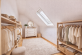 Hier steckt mehr drin: Einfamilienhaus mit Werkstatt & Platz für Ihre Vision - Ankleidezimmer OG  (digitales Staging)