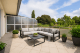 Ihr neues Zuhause: Charmantes Reihenendhaus – bezugsbereit & zentral - Terrasse (digitales Staging)