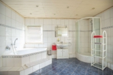 Ihr neues Zuhause: Charmantes Reihenendhaus – bezugsbereit & zentral - Badezimmer
