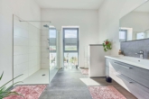 Elegant & hochwertig: modernes Einfamilienhaus mit lichtdurchflutetem Wohnkonzept - Badezimmer