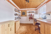 Wohnen für die ganze Familie: Zwei Häuser auf einem Grundstück in traumhafter Umgebung - Arbeitszimmer Haus 2