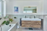 Ein Ort zum Ankommen – Exklusives Neubau-Domizil mit großem Garten - Badezimmer