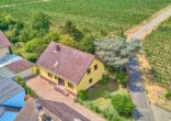 Freistehendes Wohnhaus in begehrter Feldrandlage mit familienfreundlichem Raumkonzept - Luftaufnahme