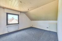 Freistehendes Wohnhaus in begehrter Feldrandlage mit familienfreundlichem Raumkonzept - Schlafzimmer DG