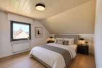 Freistehendes Wohnhaus in begehrter Feldrandlage mit familienfreundlichem Raumkonzept - Schlafzimmer DG - digitales staging