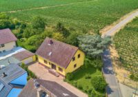 Freistehendes Wohnhaus in begehrter Feldrandlage mit familienfreundlichem Raumkonzept - Luftaufnahme