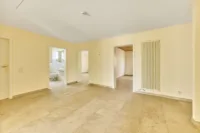 Lichtdurchflutetes Einfamilienhaus mit Wohnkomfort auf einer Ebene, Terrasse und Garten - Flur