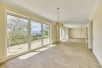 Lichtdurchflutetes Einfamilienhaus mit Wohnkomfort auf einer Ebene, Terrasse und Garten - Wohn- und Esszimmer