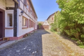 Charakterstarkes Fachwerkhaus mit großzügigem Raumensemble, Hof und Scheune - Innenhof