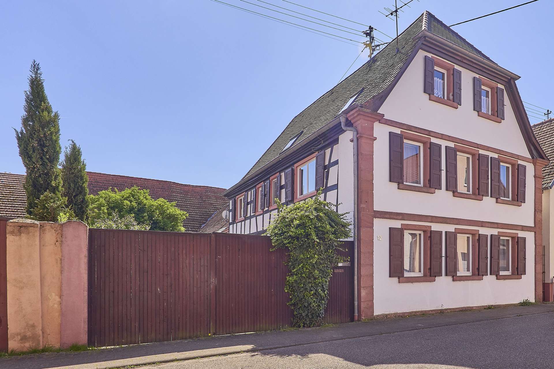 Charakterstarkes Fachwerkhaus mit großzügigem Raumensemble, Hof und Scheune, 67482 Altdorf, Einfamilienhaus