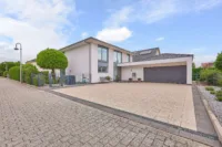 Erfolg hat ein Zuhause - außergewöhnlich wohnen mit der Familie - Fronansicht