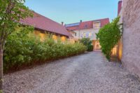 Kernsaniertes Anwesen: südliche Eleganz trifft auf modernen Wohnluxus - Außenansicht
