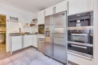 Kernsaniertes Anwesen: südliche Eleganz trifft auf modernen Wohnluxus - Küche