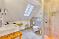 Kernsaniertes Anwesen: südliche Eleganz trifft auf modernen Wohnluxus - Badezimmer