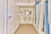 Wohnen mit Perspektive: Einfamilienhaus auf großzügigem Grundstück mit Bauplatz - Außentoilette
