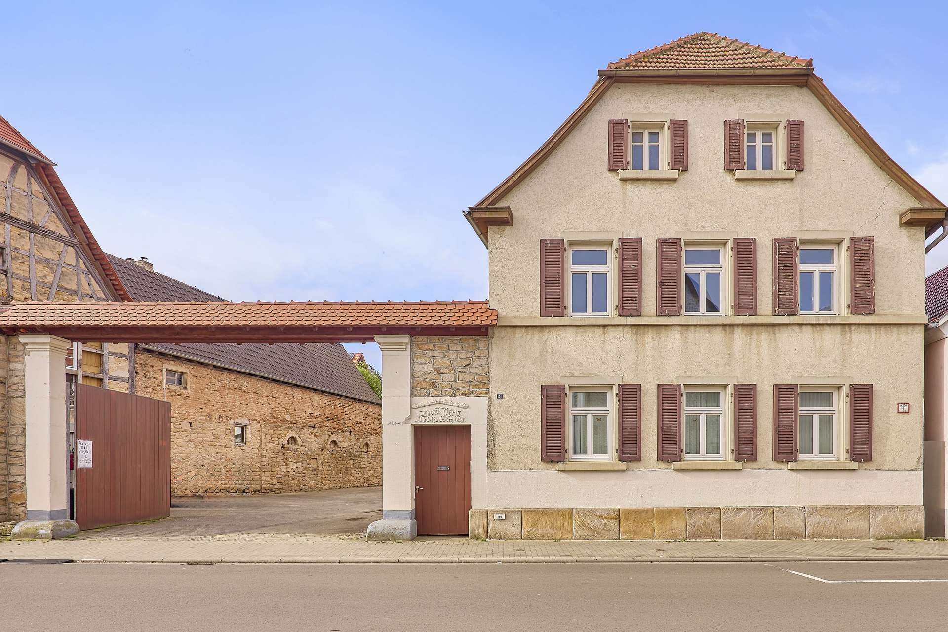 Wohnen mit Perspektive: Einfamilienhaus auf großzügigem Grundstück mit Bauplatz, 67125 Dannstadt-Schauernheim, Einfamilienhaus