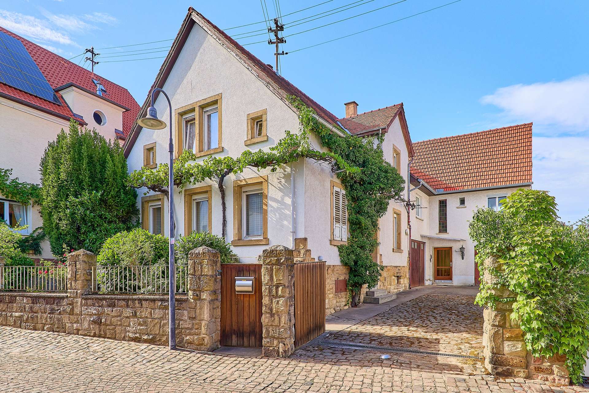 Freistehendes Einfamilienhaus mit vielseitigem Potenzial für persönliche Wohnideen, 67434 Neustadt an der Weinstraße, Einfamilienhaus