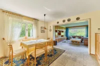 Freistehendes Einfamilienhaus mit vielseitigem Potenzial für persönliche Wohnideen - Wohn- & Esszimmer