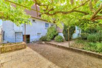 Freistehendes Einfamilienhaus mit vielseitigem Potenzial für persönliche Wohnideen - Garten