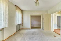 Freistehendes Einfamilienhaus mit vielseitigem Potenzial für persönliche Wohnideen - Wohnzimmer