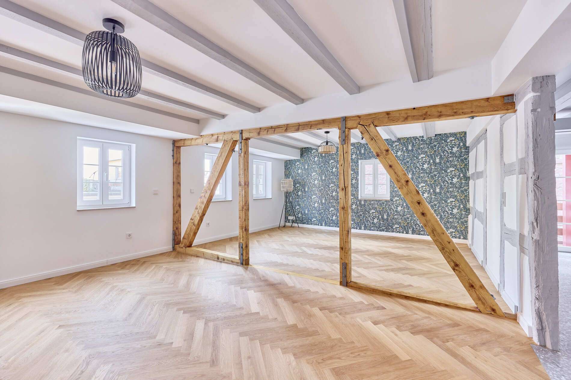 Herzstück: Schicke 3-Zimmer-Wohnung im modernisierten Fachwerkhaus, 76835 Rhodt unter Rietburg, Etagenwohnung